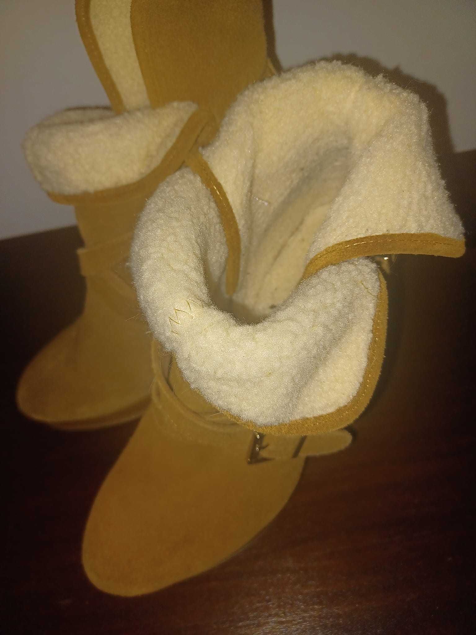 Botins de cunha da Bershka