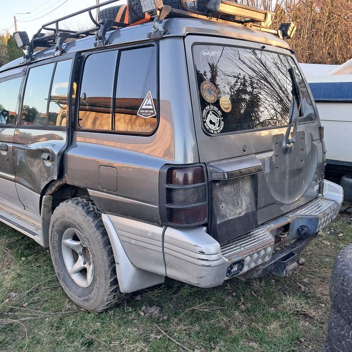 Maska klapa bagażnika drzwi Mitsubishi Pajero