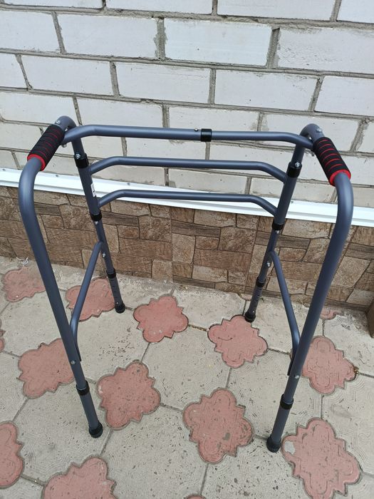 Ходунки для інвалідів
