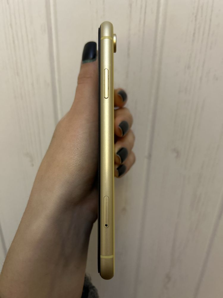 iPhone XR 64 Yellow