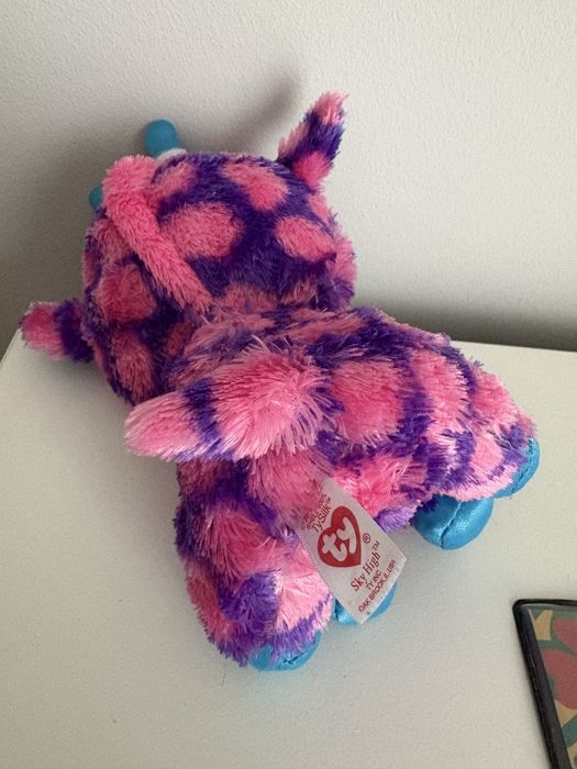 Peluche Ty girafa rosa e azul