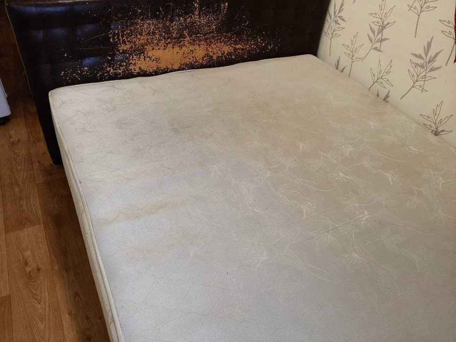 Двуспальная кровать с подъёмным механизмом и ящиком для хранения