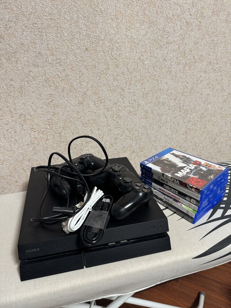 Ігорва приставкаSony PlayStation 4 (PS4) та 2геймпади в подарунок ігри