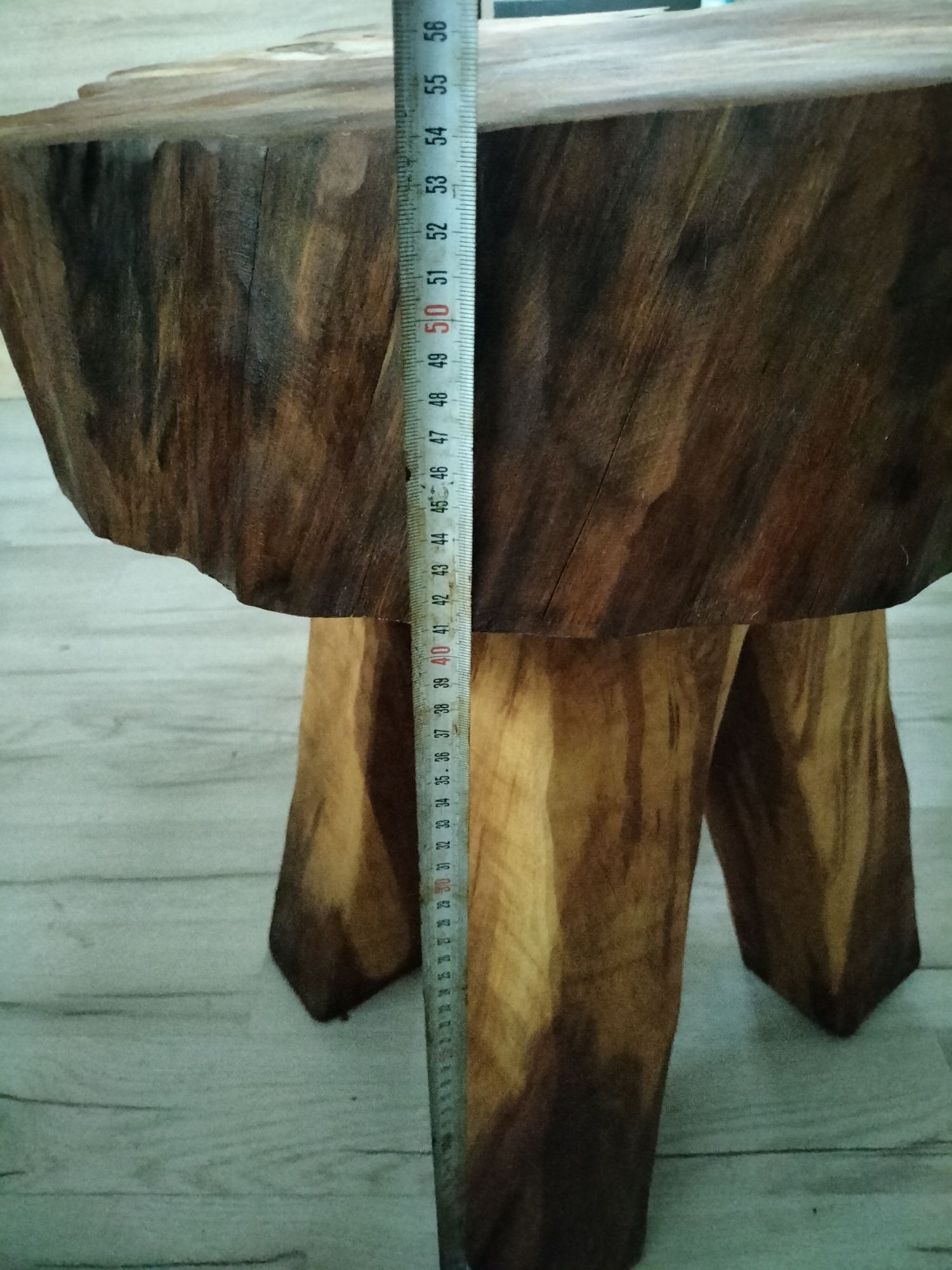 Stolik z jednego kawałka drewna.Grusza
