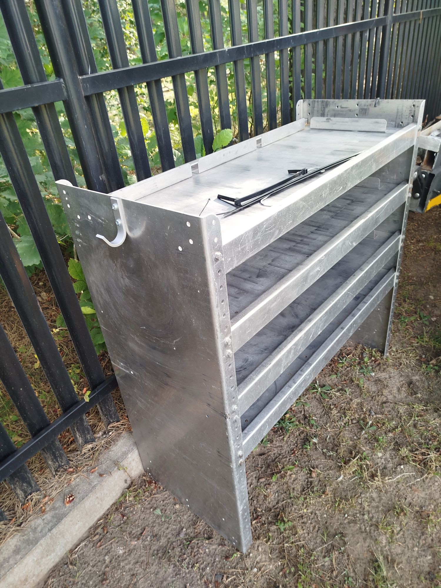 Sprzedam regały aluminiowe do busa