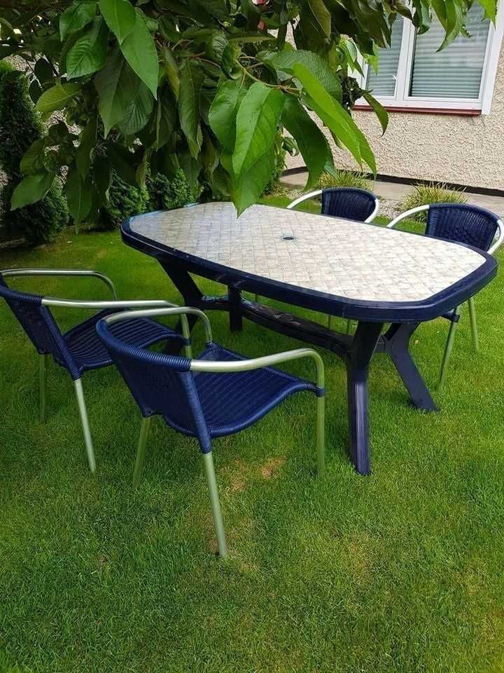 zestaw meble ogrodowych, duży stół i 5 krzeseł