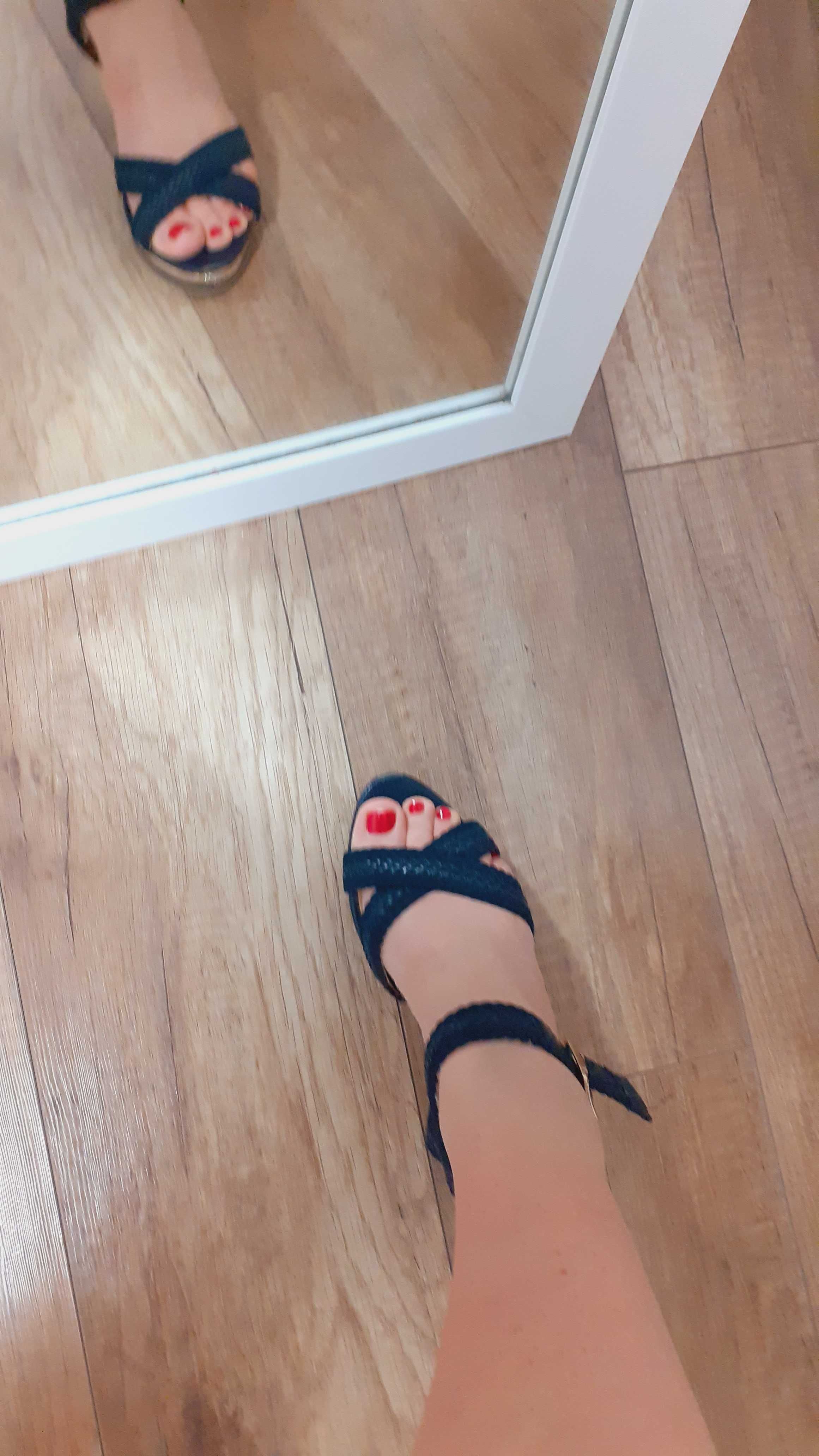 River Island. Granatowe sandały na koturnie. 38