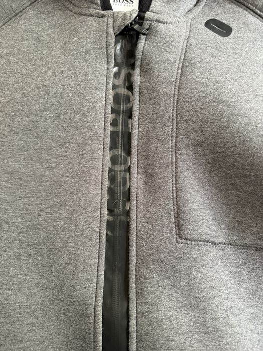 Casaco cinzento escuro da Hugo Boss