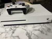 Xbox one S 1TB z 1 padem