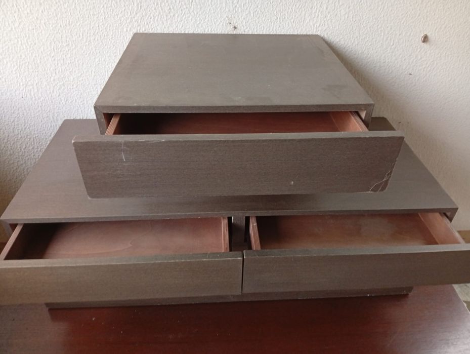 Conjunto de mesas de cabeceira