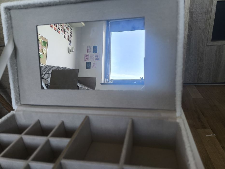 Szkatułka na biżuterię