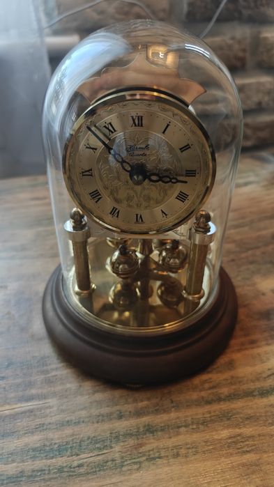 Zegar kopułkowy Hermle Quartz.