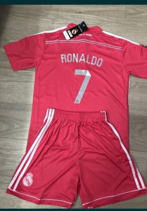 Розпродаж футбольних форм