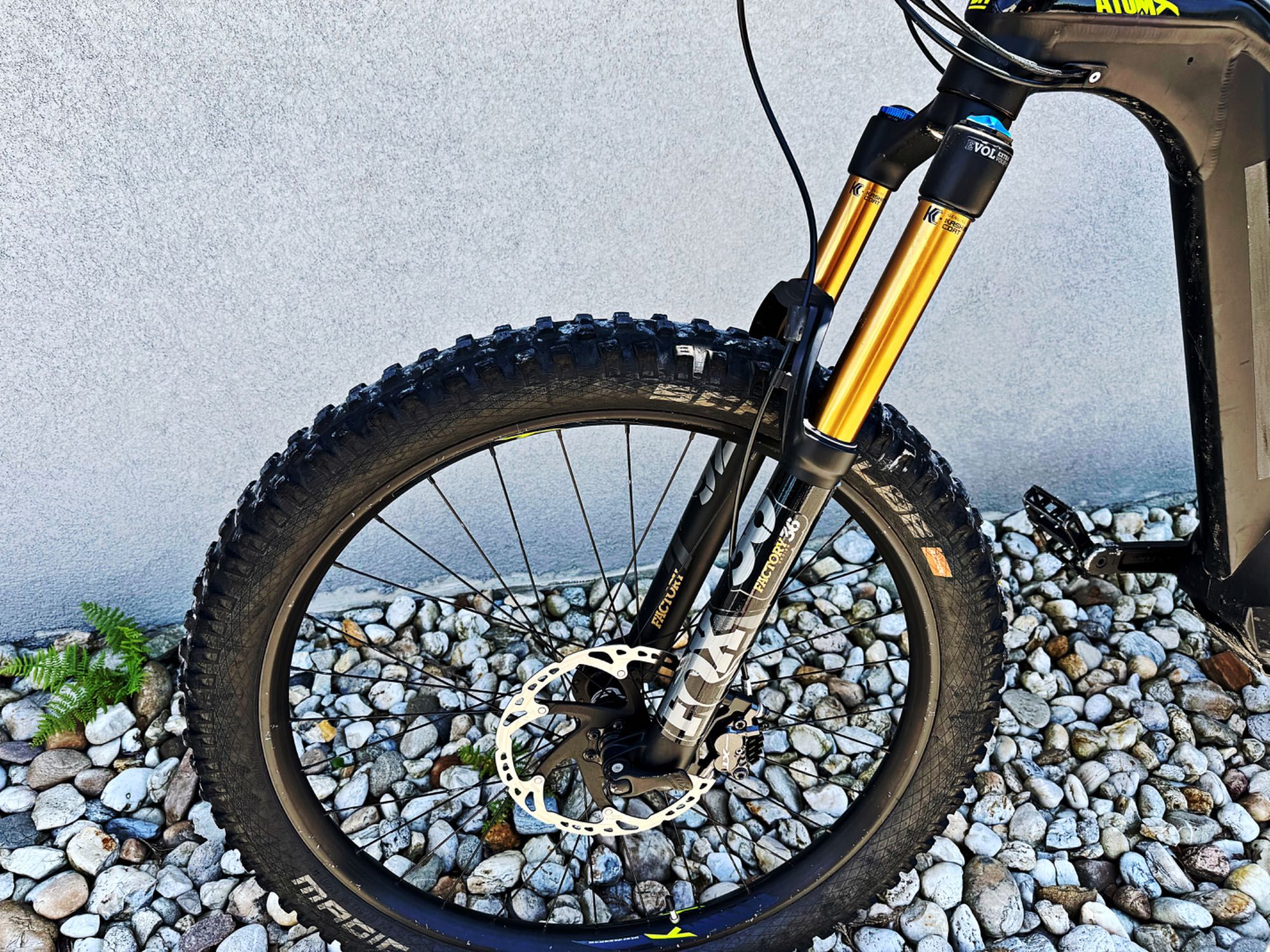 BH ATOM-X LYNX 6 PRO-SE ER949 Rozmiar "M" 500 KM Przebiegu Enduro FOX