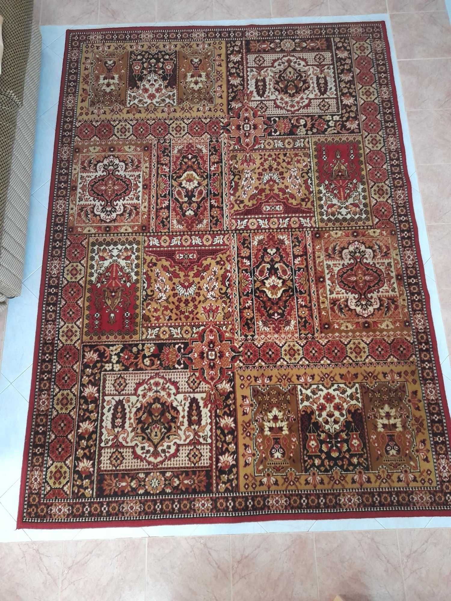 Duas carpetes estilo estilo Oriental tradicional e Persa