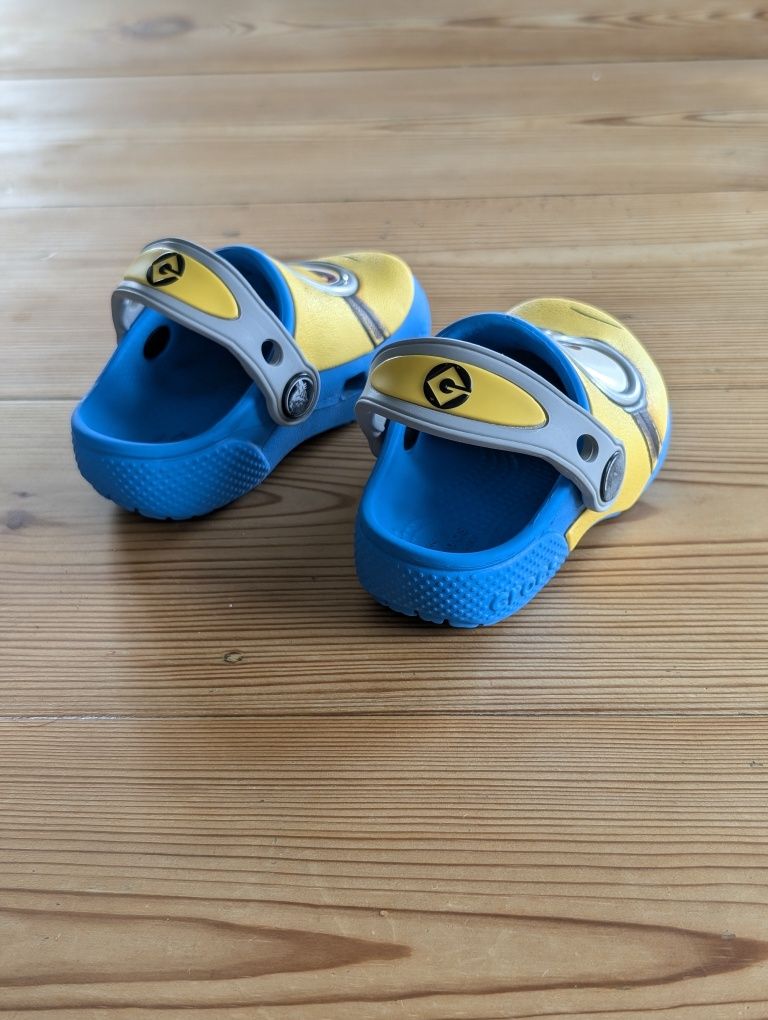 Crocs  Minionki rozmiar C5 EU 20-21