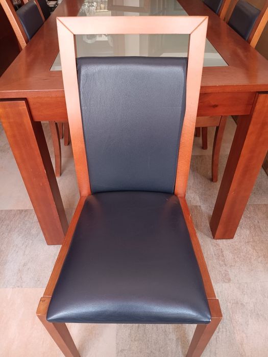 Mesa de sala de estar com 8 cadeiras