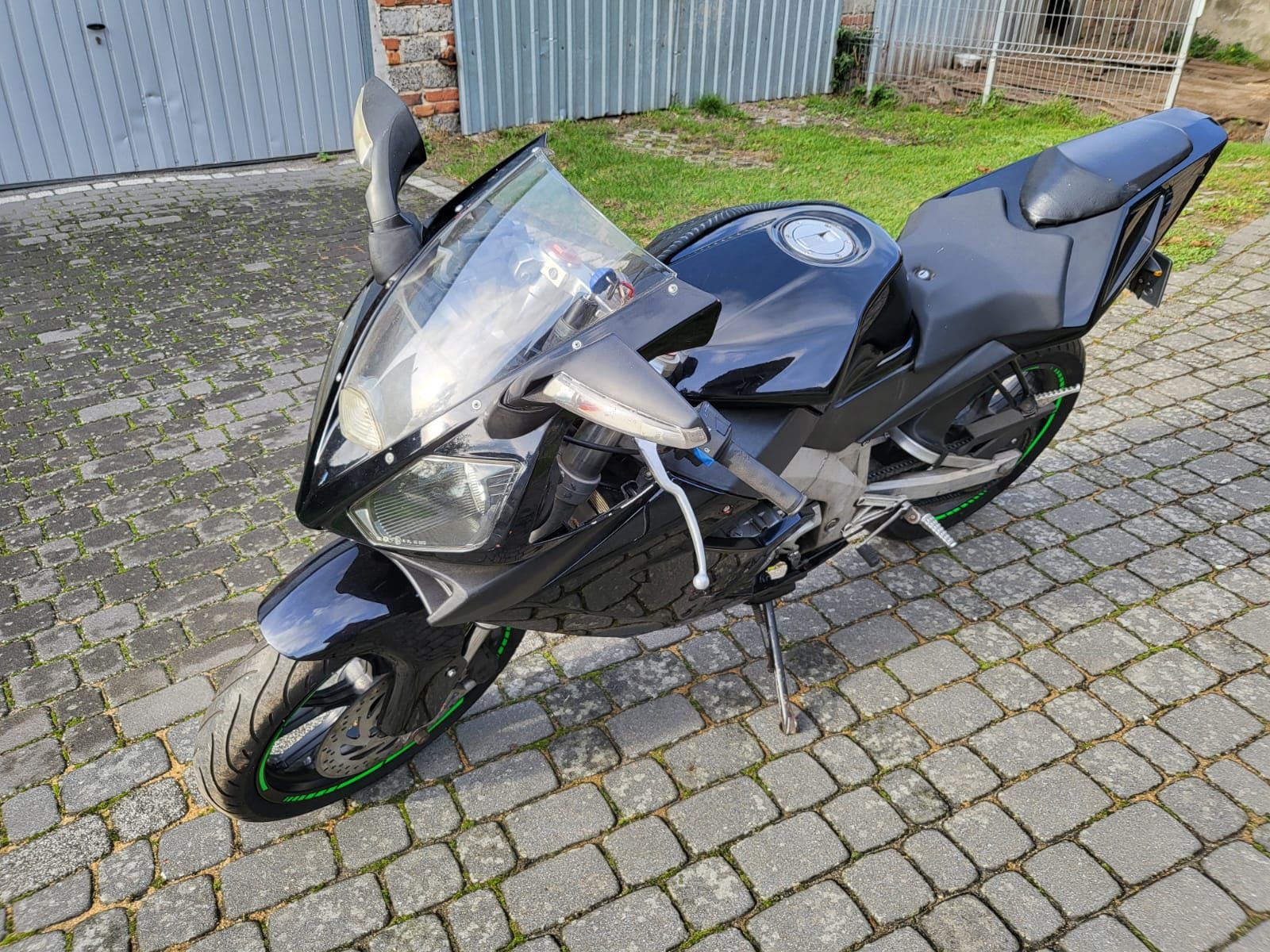 Derby GPR125 + kask
