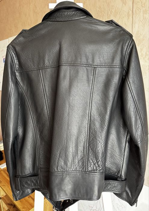 Продам кожаную куртку HUGO