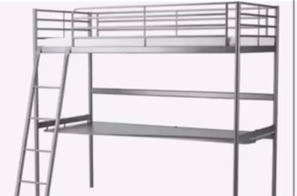 Beliche com secretária SVARTA de IKEA