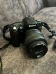 Nikon D90 з обʼєктивом 18-55мм