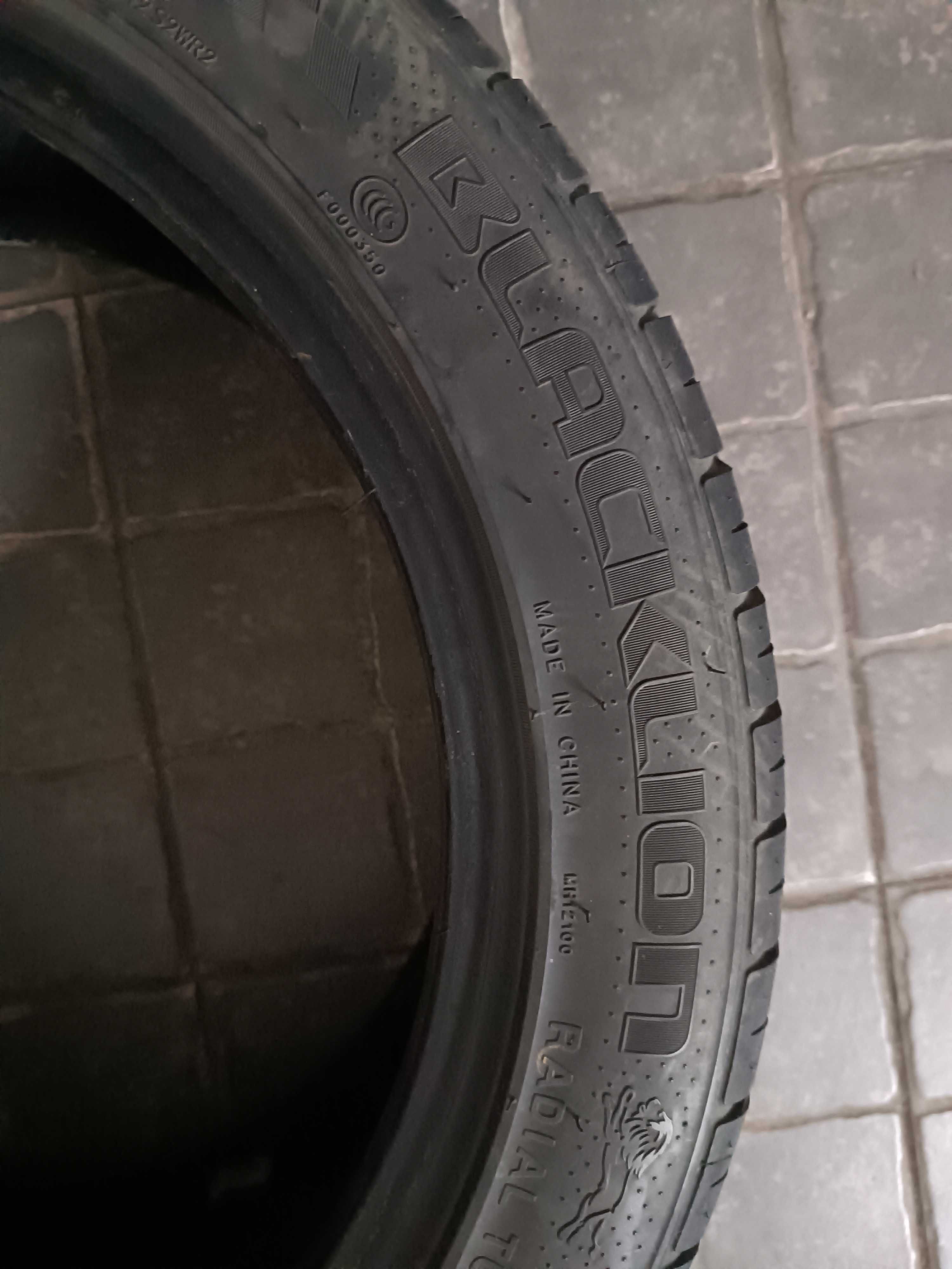 Pneu de 225/45R17