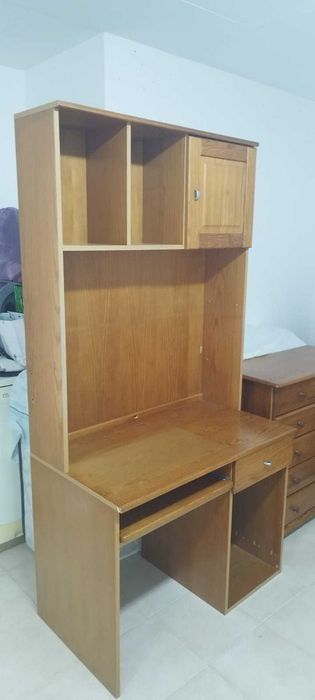 Mobília de quarto de solteiro em ótimo estado