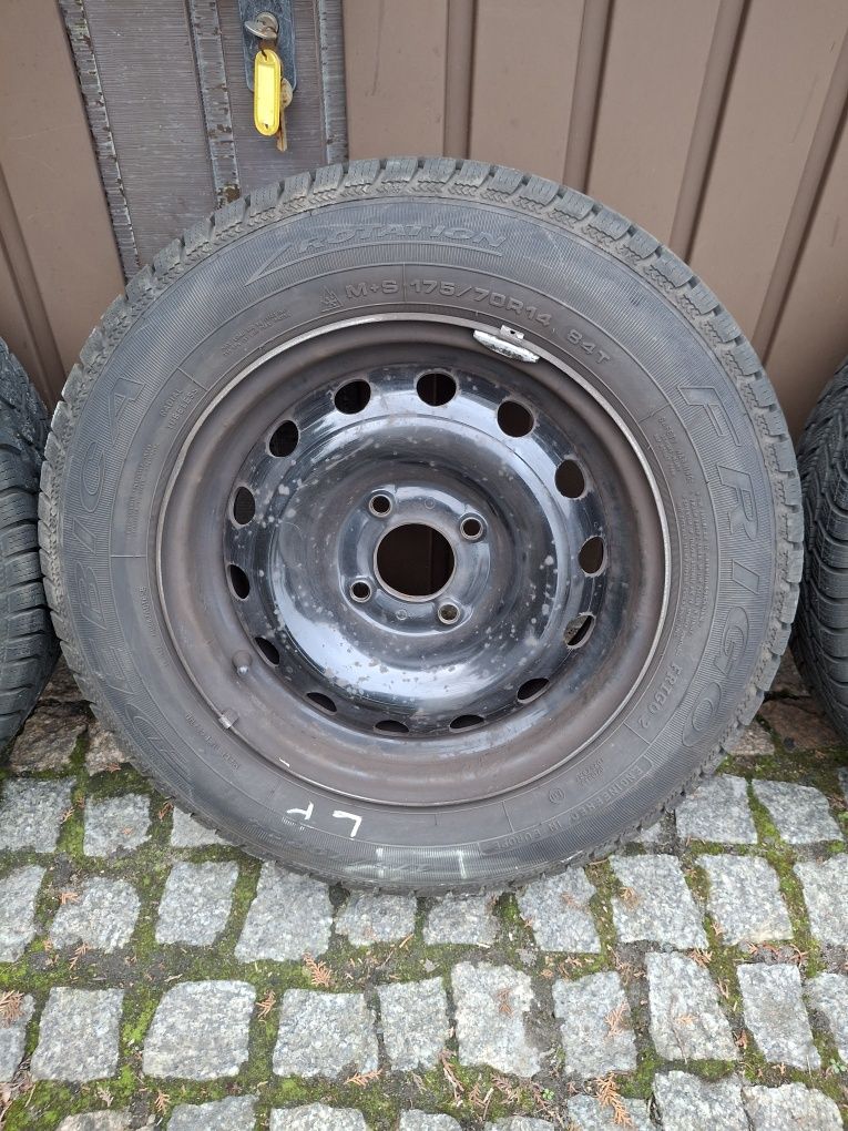 Opony zimowe z felgami citroen c3