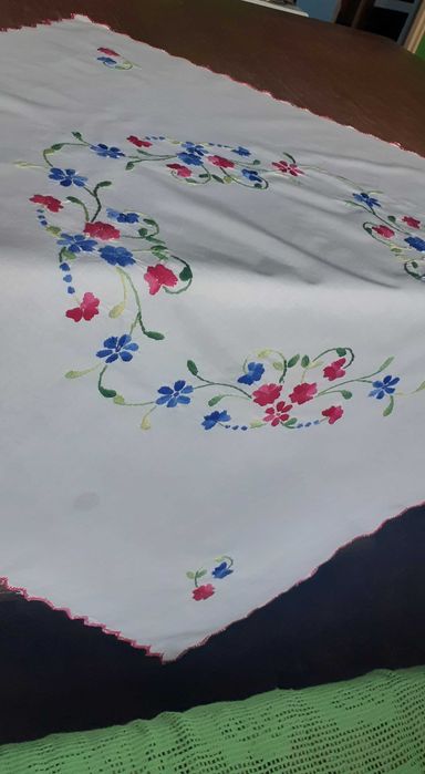 Obrus mały bawełniany z haftem ręcznym