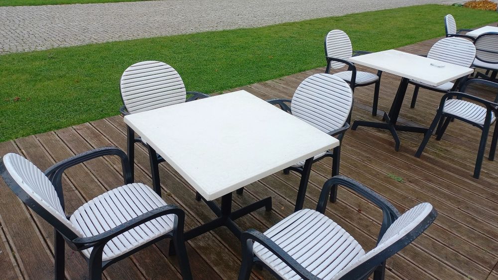 Solidne krzesła ogrodowe idealne do restauracji, kawiarni