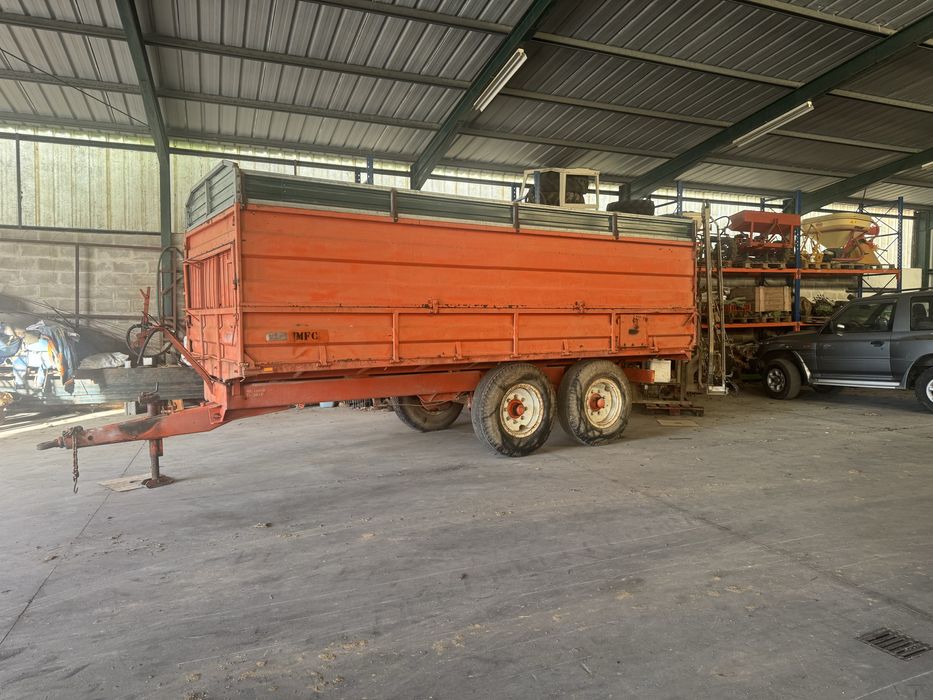 Tractor e alfaias agricolas