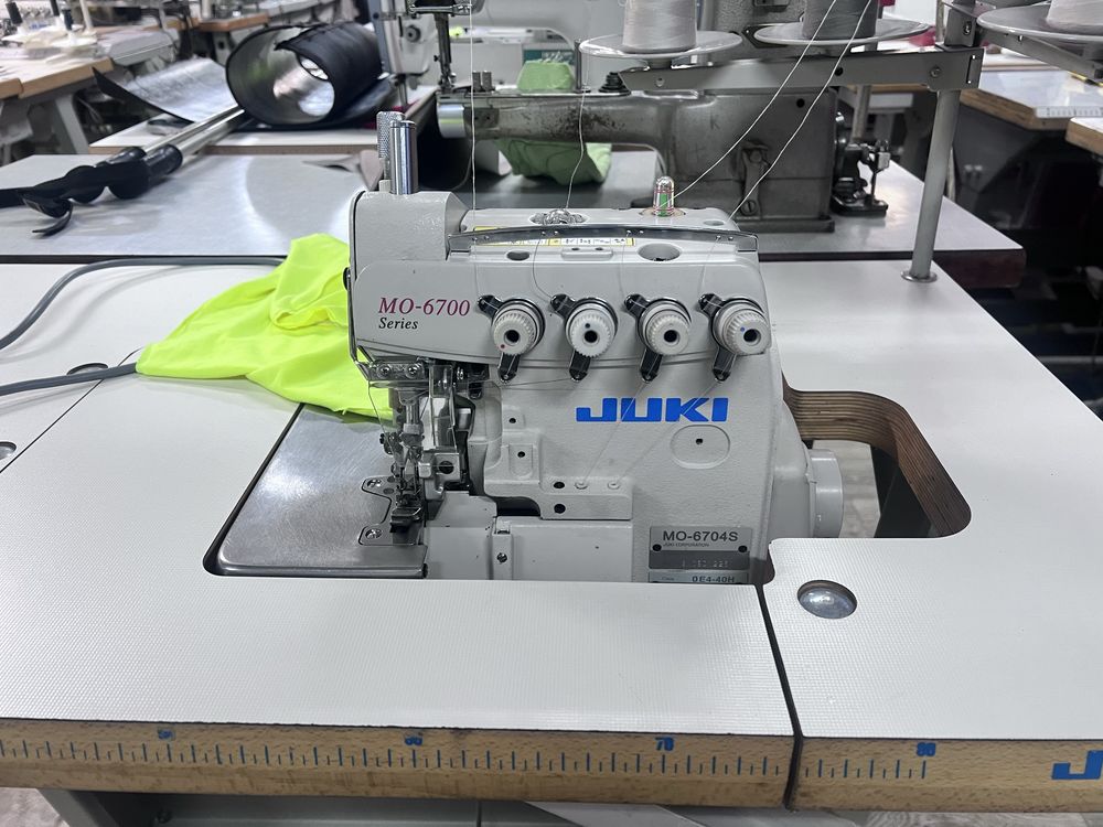 Overlock Owerlok Juki MO-6704S 4 nitkowy Super Stan! Servo 230V