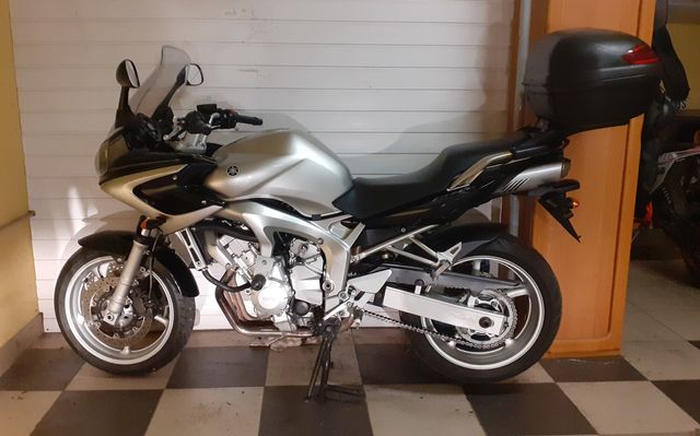 Yamaha fz6 2004 rok