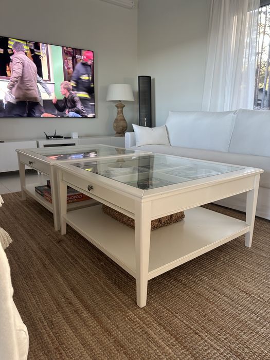 Stolik kawowy z szklanym blatem