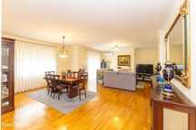 Apartamento T4 com 2 suítes, varandas, churrasqueira e garagem dupla.