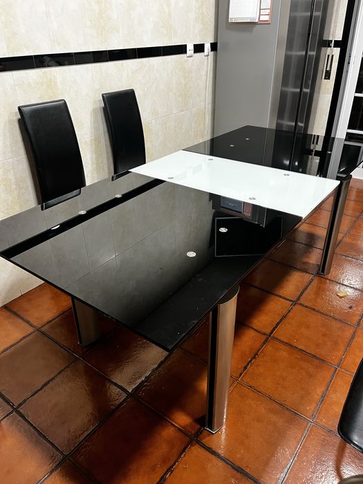 Mesa de Jantar em vidro