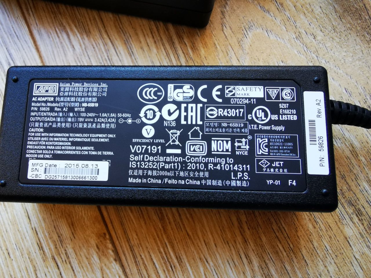 Zasilacz 19V 3,42A firmy APD - 2 szt