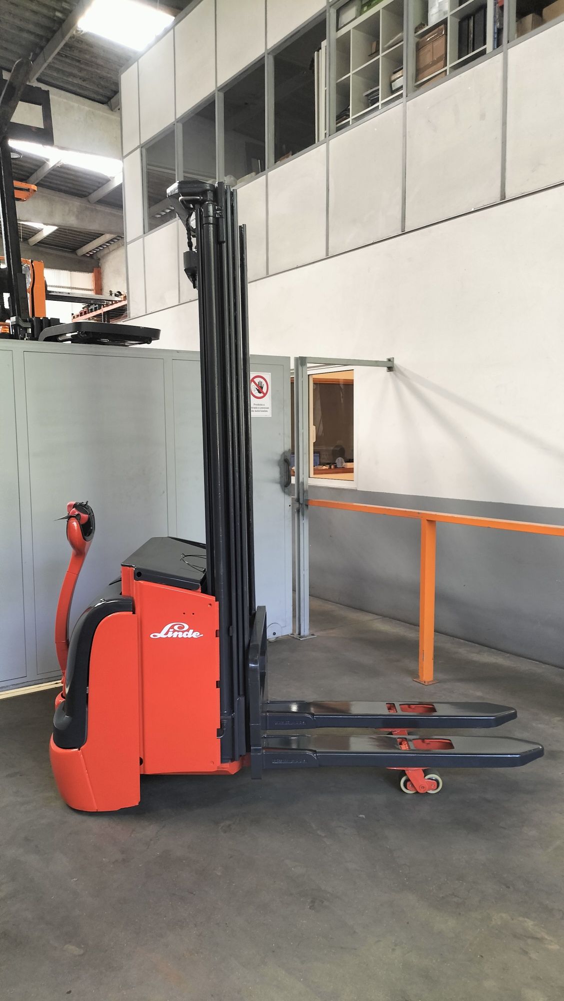 Empilhador , Porta paletes , Stacker Linde 1600kg , Triplo 5,30M