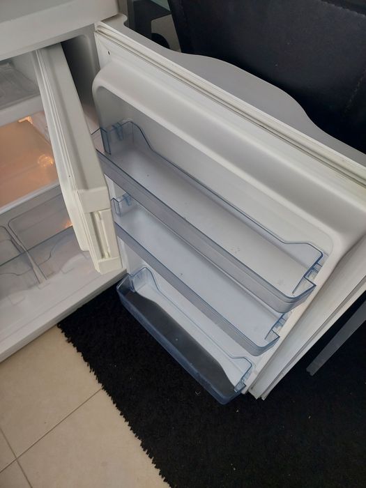 Frigobar com congelador bom estado (VENDIDO)