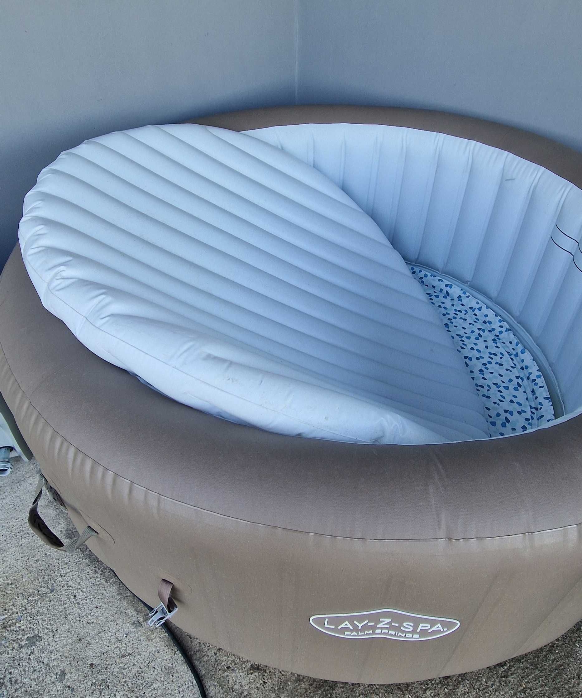 Jacuzzi Lay-z-Spa Palm Springs