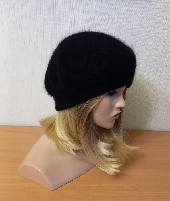 Берет ангора чорного кольору