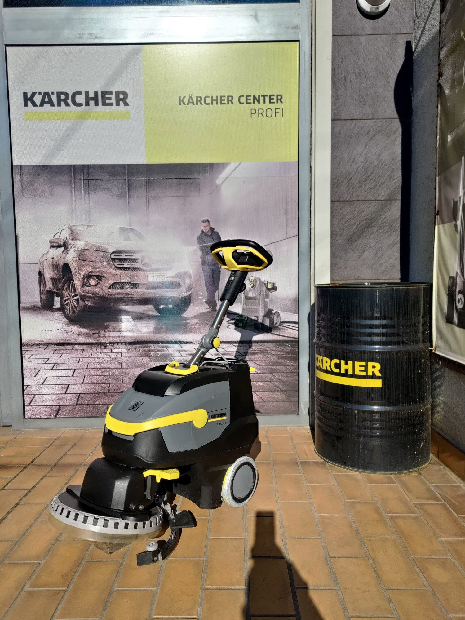 Profesjonalna szorowarka kompaktowa BD 38/12 C Bp Pack Karcher