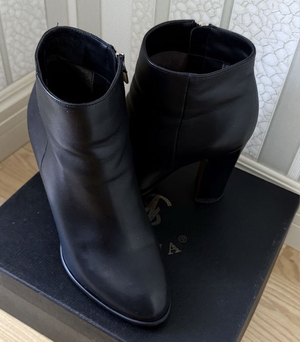 Ботинки, черевики, ботільйони жіночі