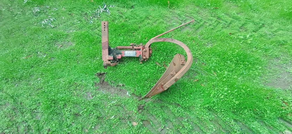 Descavadeira mecânica para a vinha