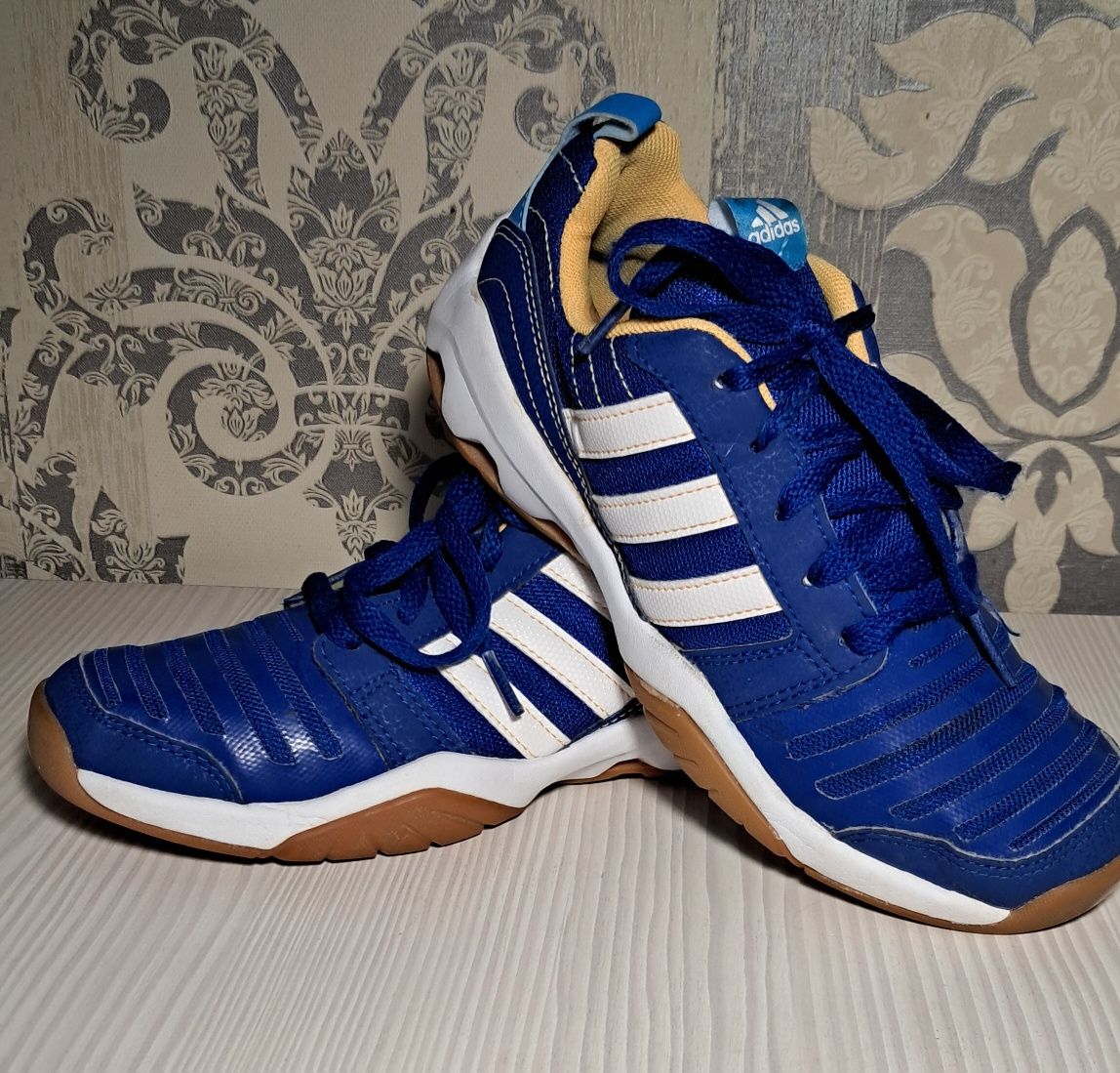 Кросівки adidas 35р