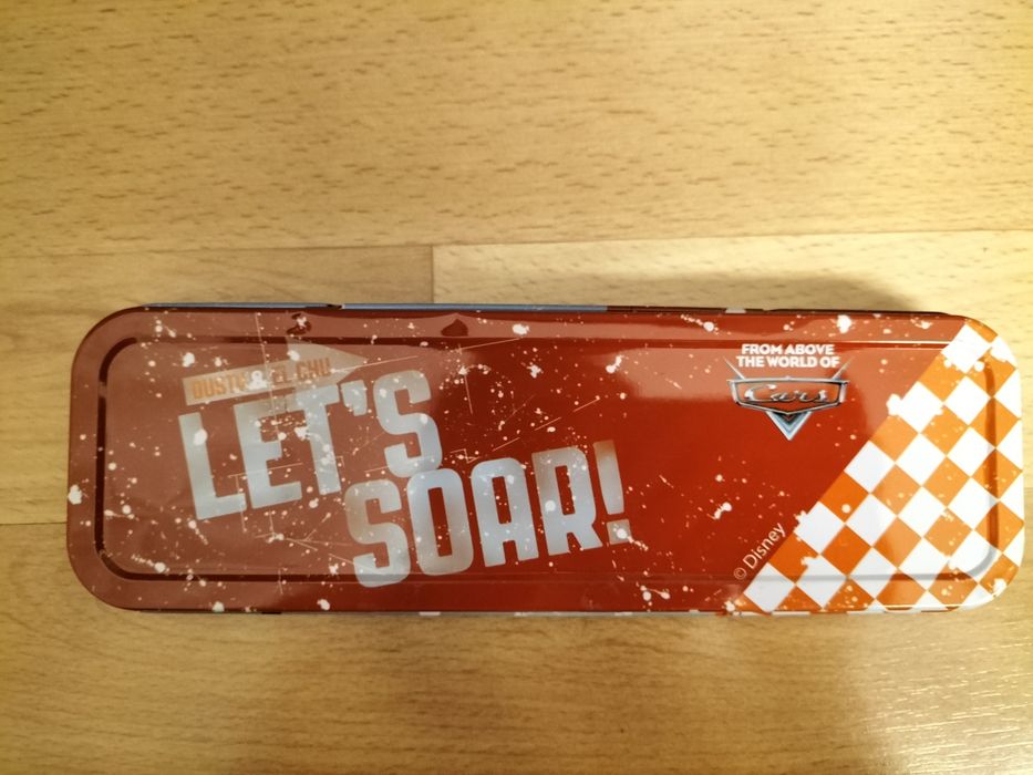 Metalowy piórnik Samoloty z linijką, temperówką i klipsem