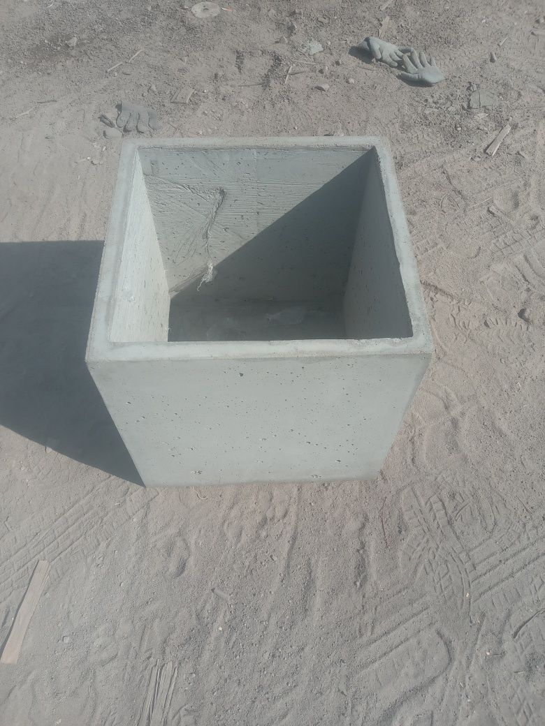 Donica z betonu architektonicznego producent