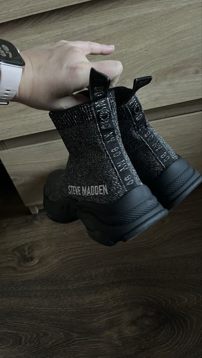 Buty sneakersy Master srebro czarne błyszczące 38 Steve Madden