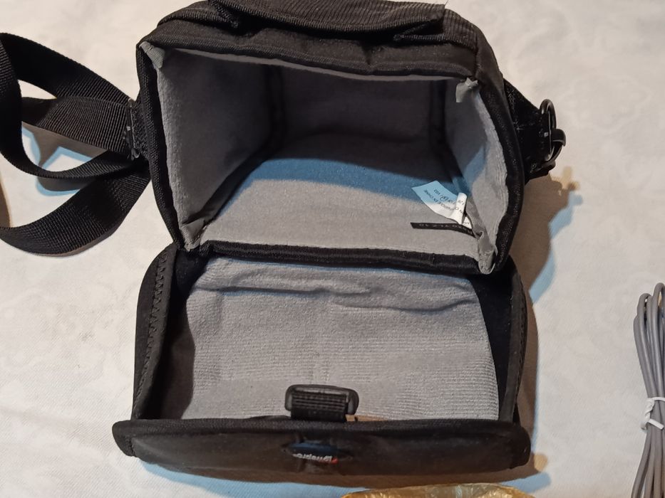 2 Duas Máquinas de fotografar e uma máquina de filmar