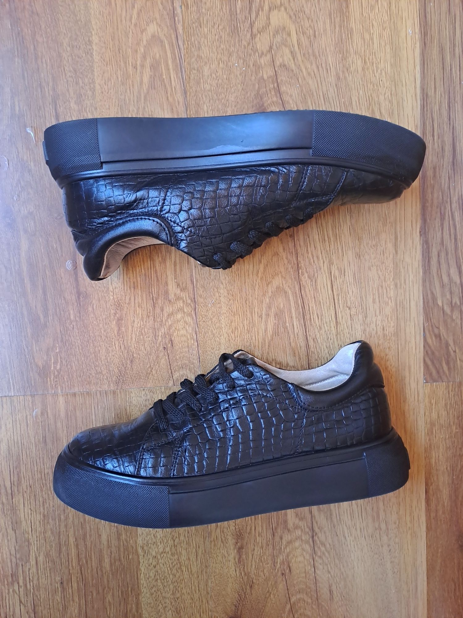 АКЦІЯ. Рр 37 Fashion фірмові шкіряні кросівки, кеди на платформі